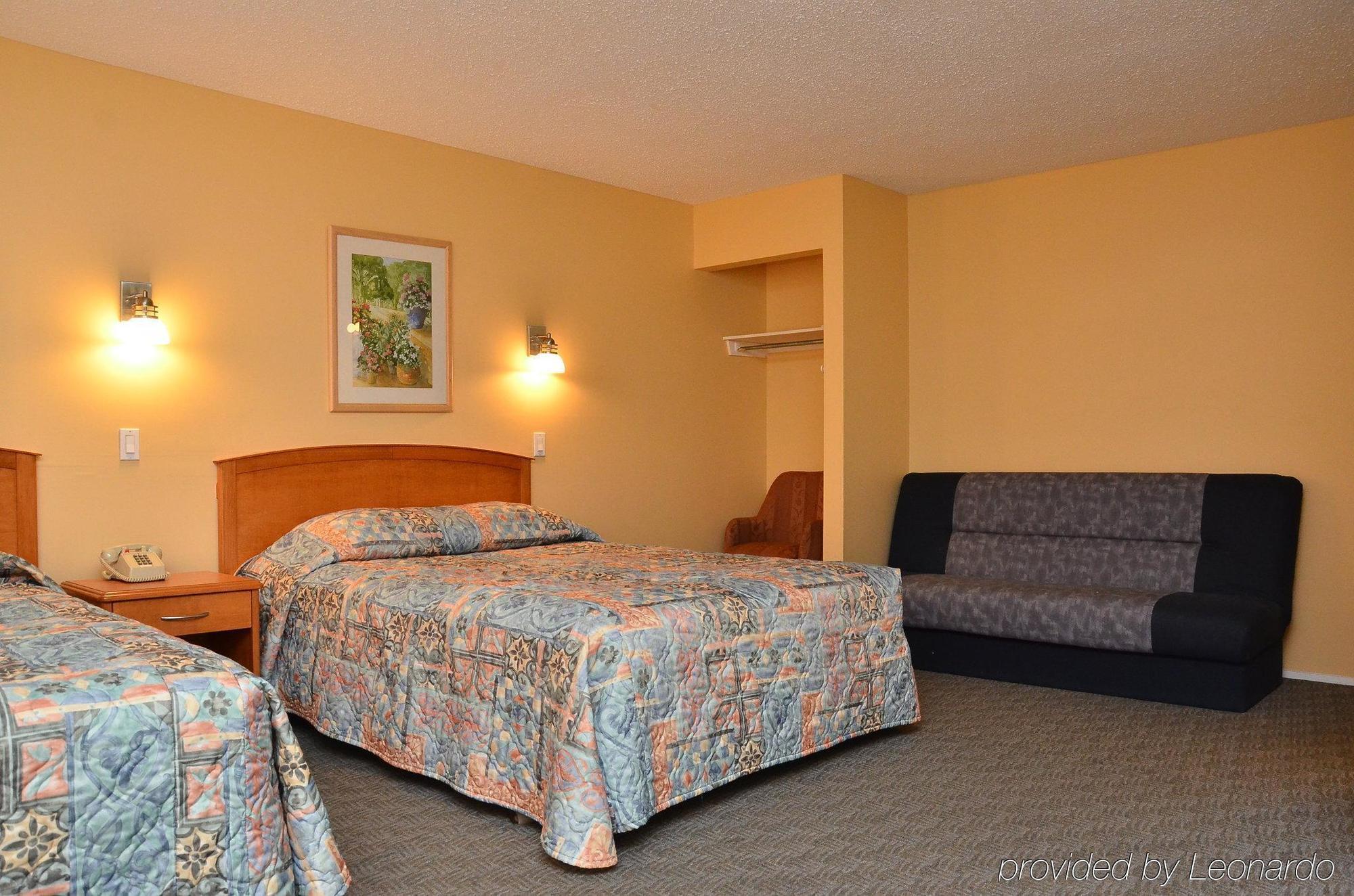 Canadas Best Value Inn Kelowna Habitación foto