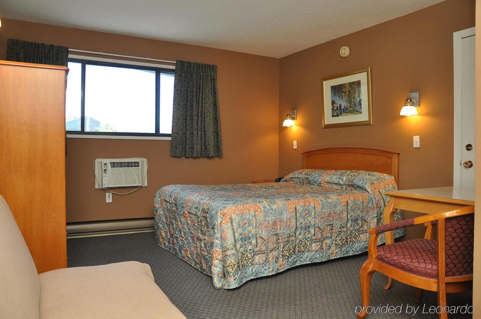 Canadas Best Value Inn Kelowna Habitación foto