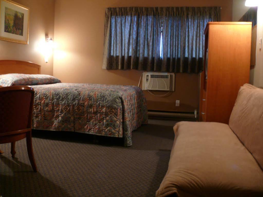 Canadas Best Value Inn Kelowna Exterior foto