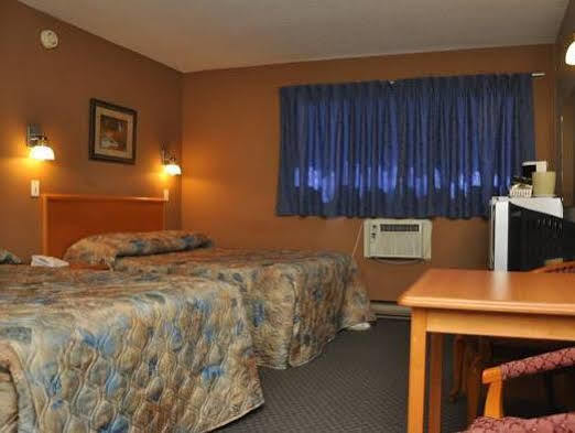 Canadas Best Value Inn Kelowna Exterior foto