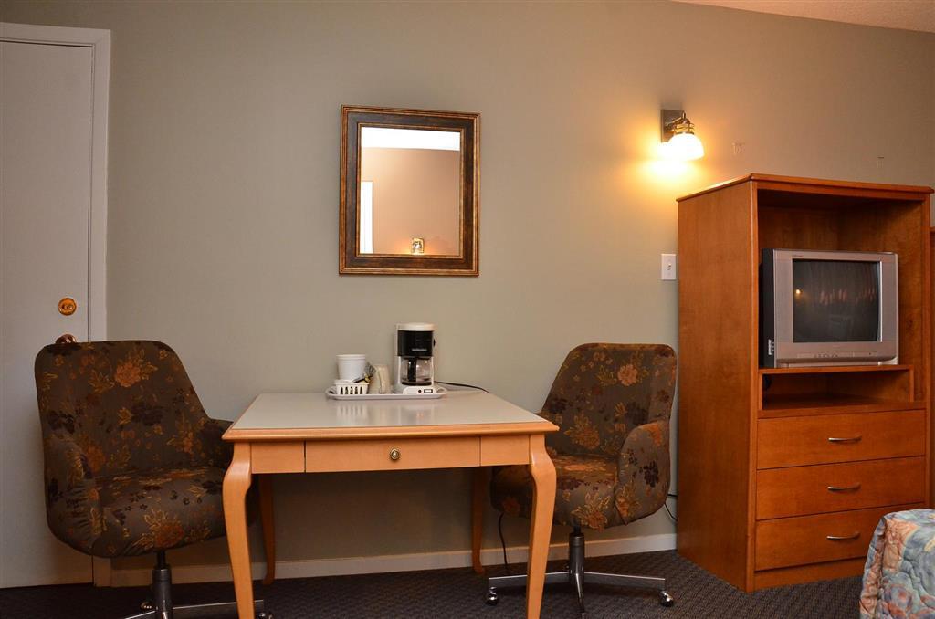 Canadas Best Value Inn Kelowna Habitación foto